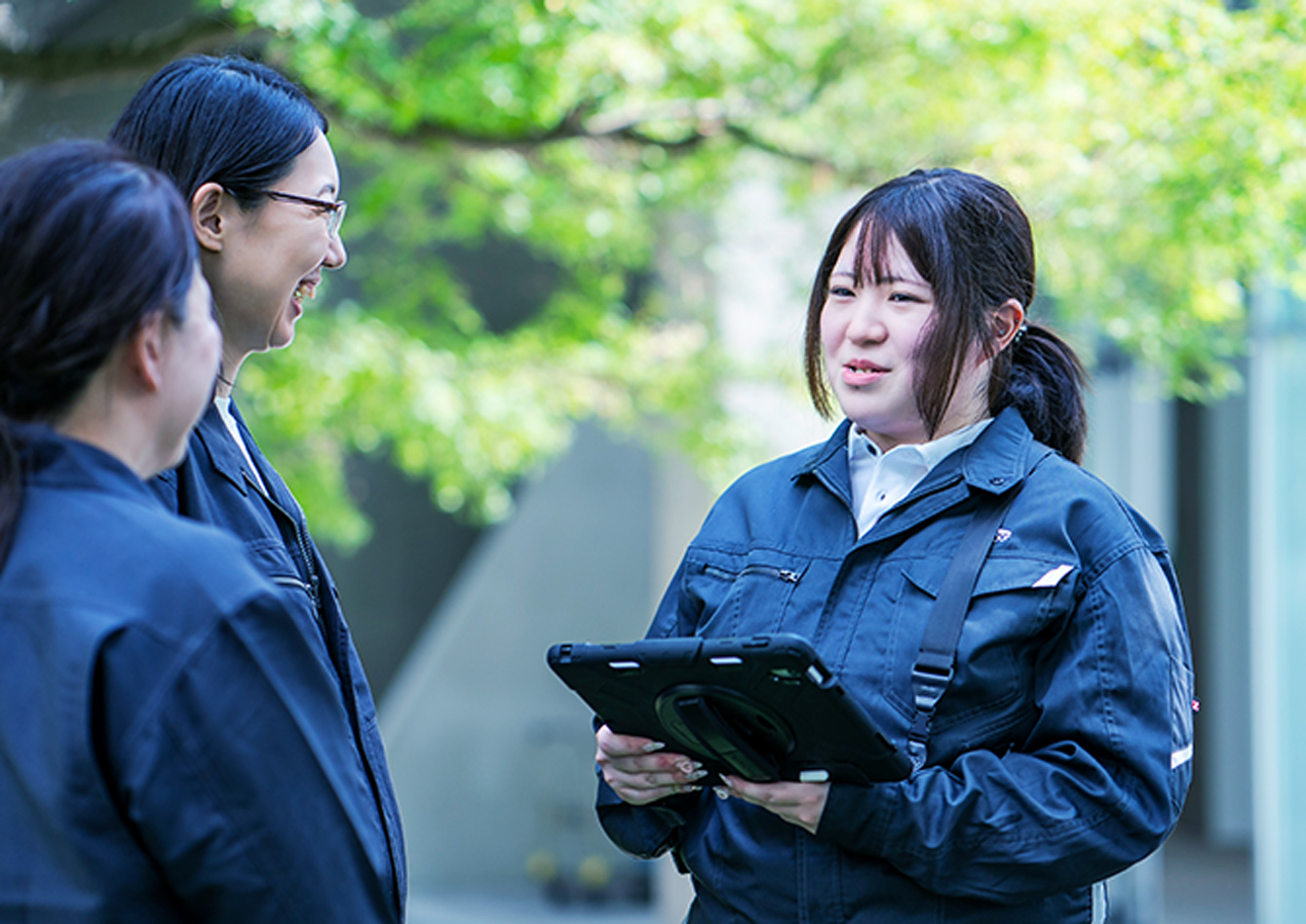 女性が働く様子1